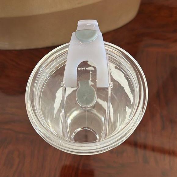 *NEW* Cloud and Bear Glass Cup with Lid & Straw - Picture 6 of 9